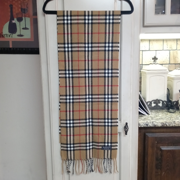 Burberry Vintage Check Brushed-Cashmere Scarf - Picture 2 of 14